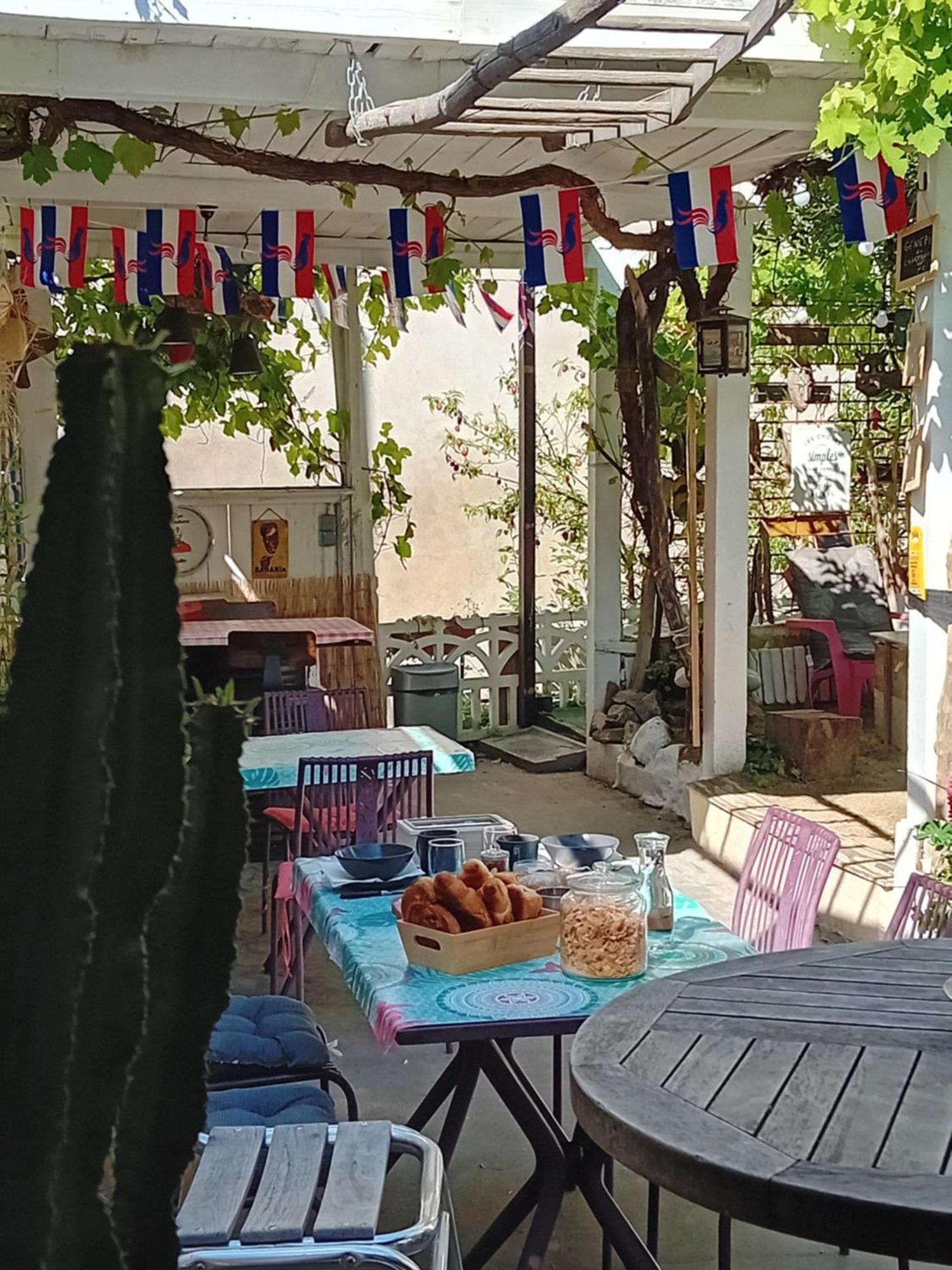 Houlala - Relais D'Etape - Chambres D'Hotes Pont-Eveque ภายนอก รูปภาพ